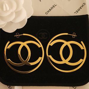 New Chanel earring loop gold tone